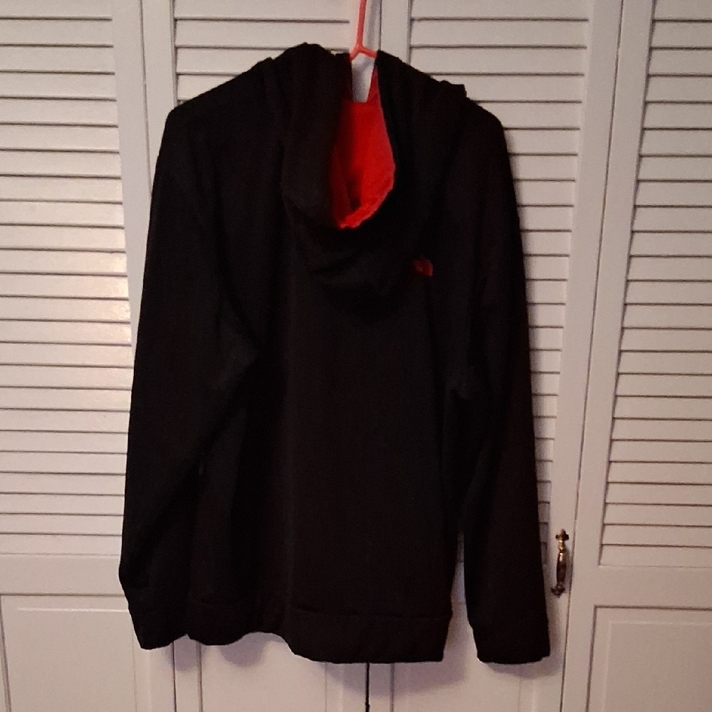 The North Face Black Sweatshirt with Red Graphic XXL - Picture 3 of 6